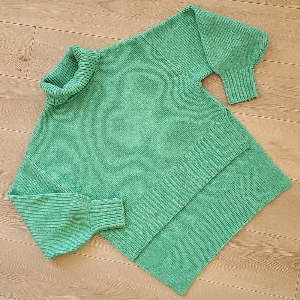 Smash + Tess Loren Turtleneck Balloon‎ Sleeve High Low Hem Knit Sweater, Lrg
